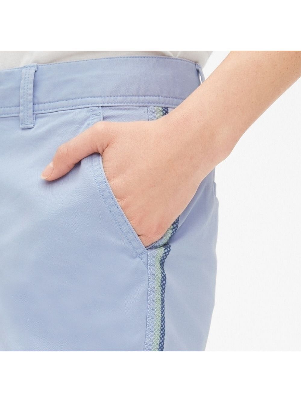 18 - GAP | 3" City Shorts with Embroidered Details
